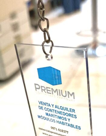 Llavero acrílico circular o cuadrado.